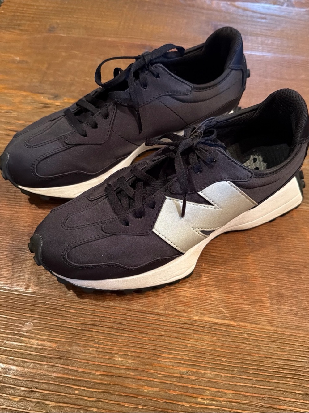 Size 7.5 New Balance 327 Black White New Balance